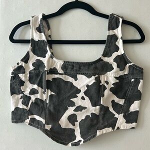 Cow print crop top 🐄🤍